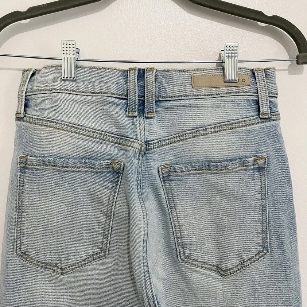 Cello Super High Rise Dad Jeans Trendy Distressed Knee Light Wash Women’s Size 3 - Picture 5 of 7